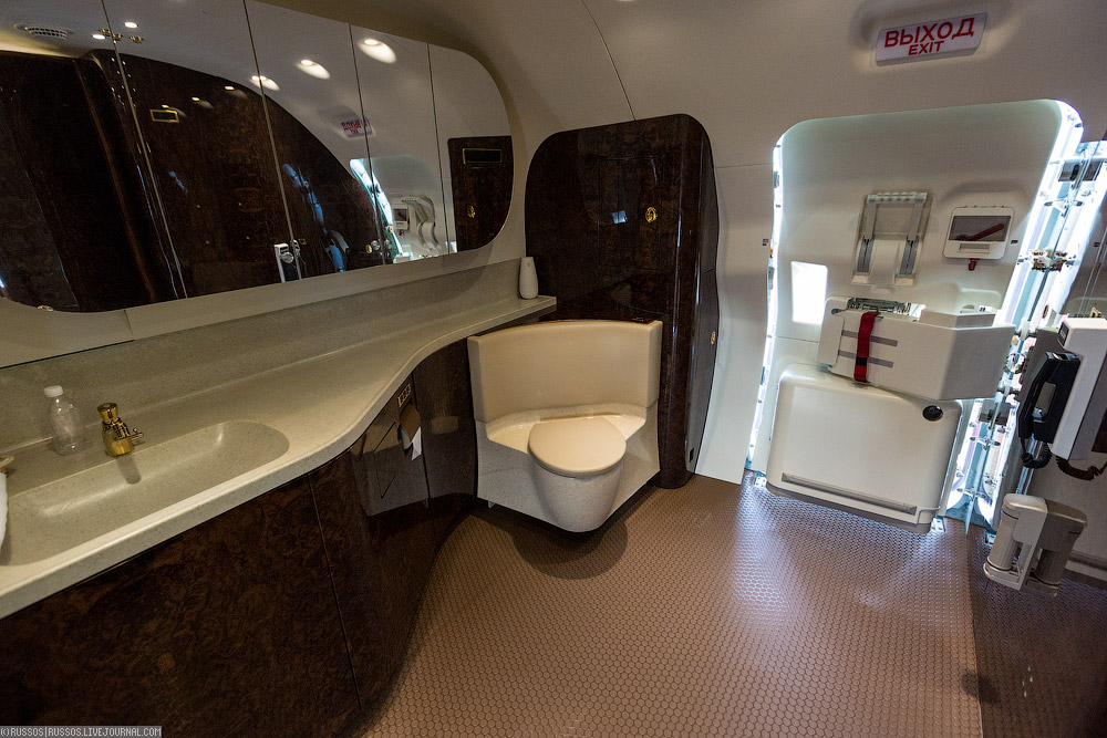 SSJ-100-VIP cabin