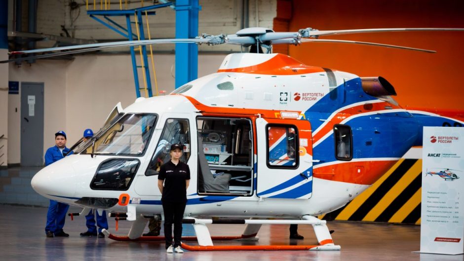 Helikopter Ansat dilengkapi Inkubator bayi