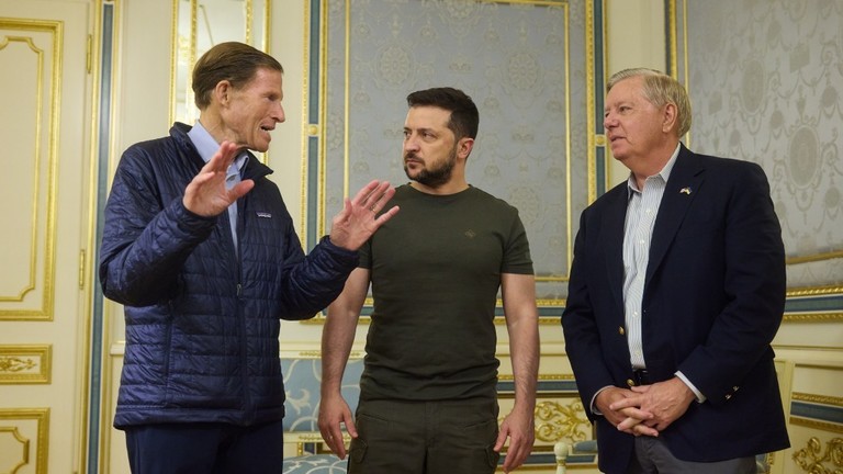 Lindsey Graham and Richard Blumenthal with Volodymyr Zelensky in Kyiv