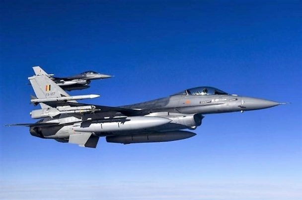 F-16 Belgian Air Force membawa rudal