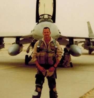 Dan Hampton mantan pilot F-16 USAF