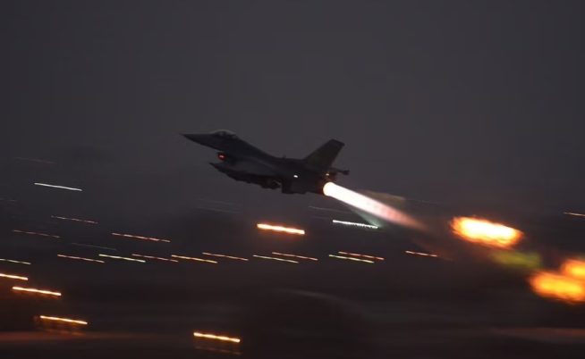 F-16 USAF terbang dari wilayah Turki untuk menyerang sasaran di Suriah