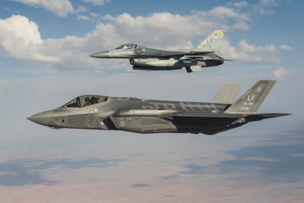 F-35 dan F-16_