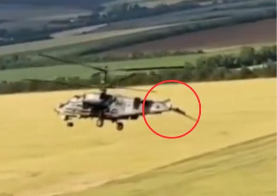 Ka-52 buntung ekornya terkena hantaman rudal panggul tentara Ukraina