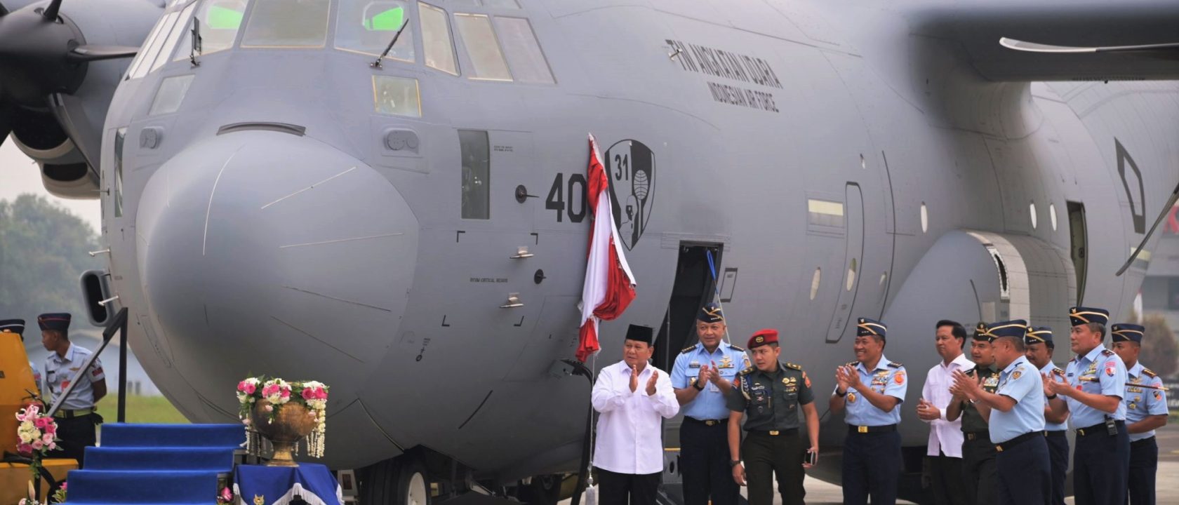 Prabowo serahkan pesawat C-130J-30 Super Hercules A-1340 kepada TNI AU