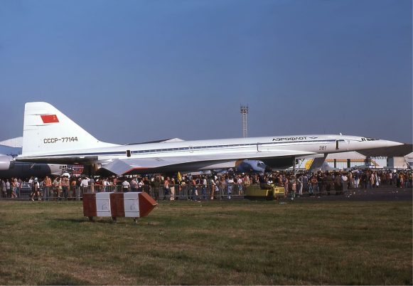 Tu-144