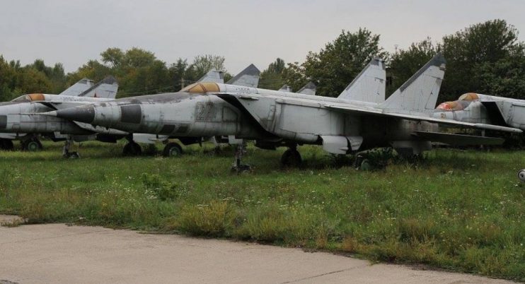 MiG-25 Rusia yang teronggok di Ukraina