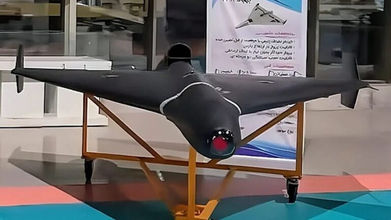 Sukses Dengan Drone Kamikaze Shahed-136, Iran Resmi Perkenalkan Shahed ...