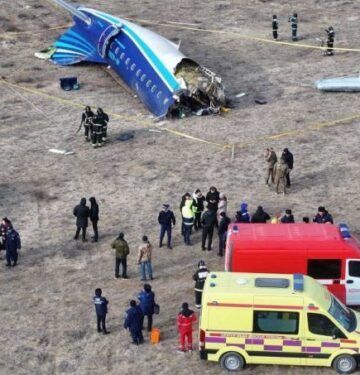 E-190 Azerbaijan Airlines jatuh di Kazakhstan