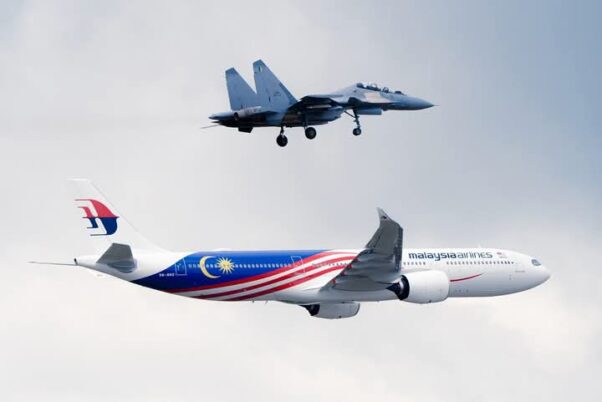 Su-30MKM mengawal kedatangan A330neo pertama Malaysia Airlines